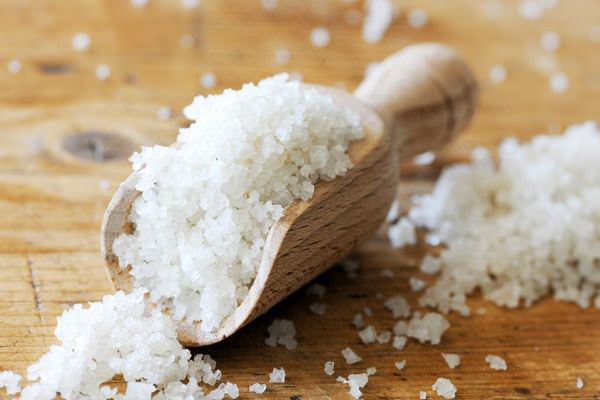 Nhờ vào tính giải độc, muối biển cũng thường được dùng để làm sạch ruột già.